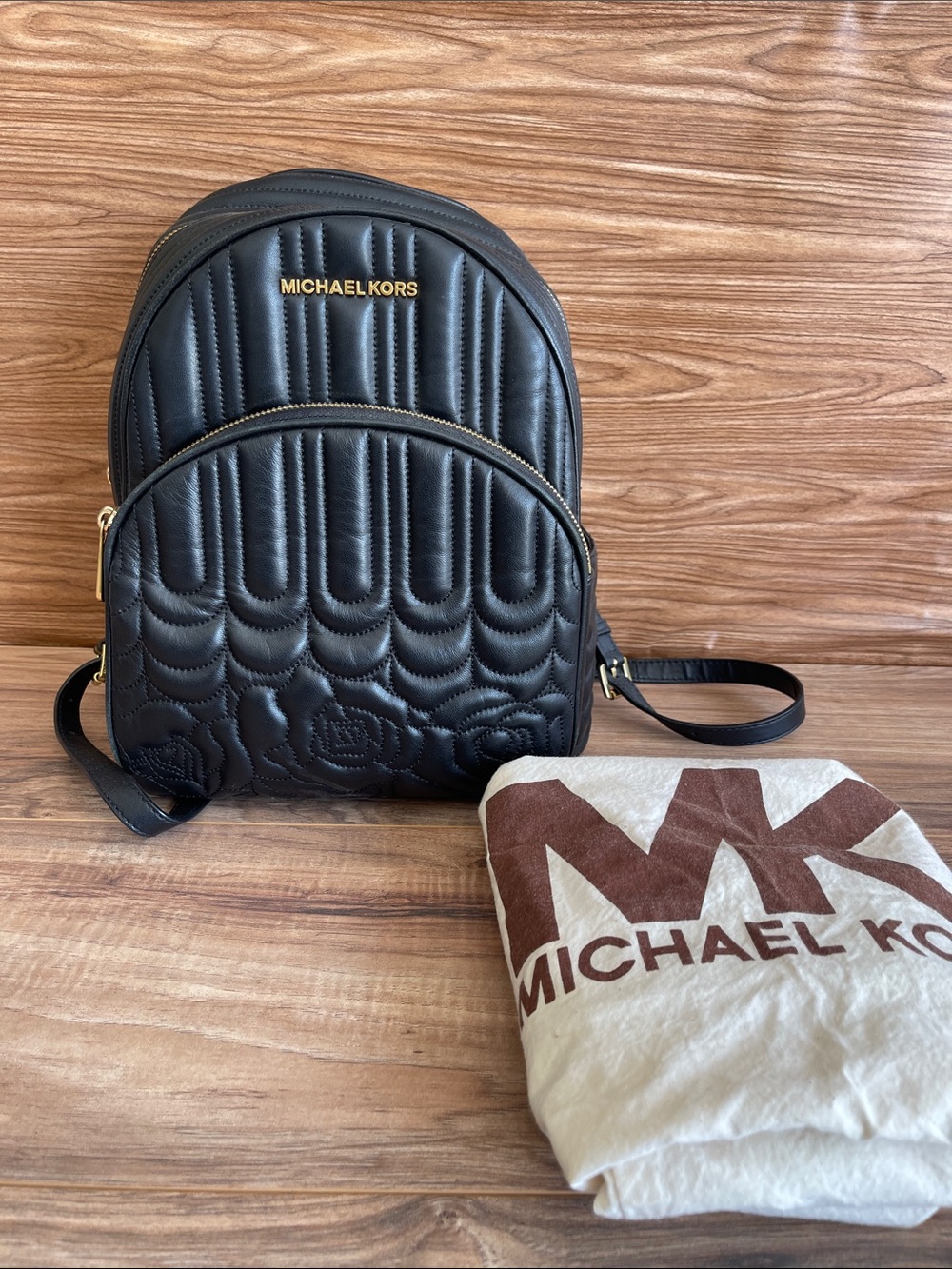 Pre-owned MICHAEL KORS Medium ABBEY Black BACKPACK Quilted Roses Floral